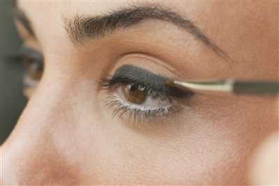 How to smudge eyeliner for smokey eye makeup